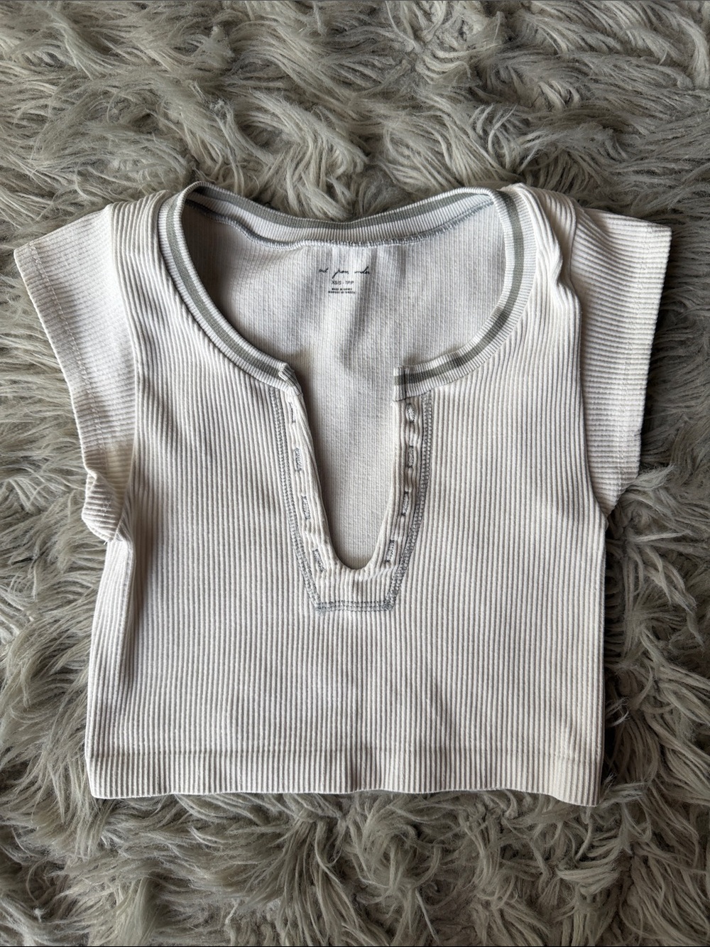Urban Outfitters Women’s Light Grey Ribbed Notch-Neck Tank